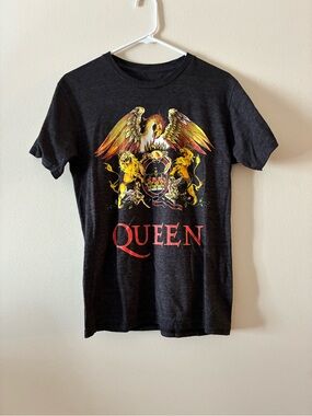 Queen Graphic Band Tee - Black with Yellow & Red Crest